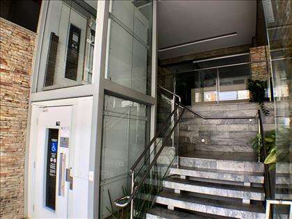 Prédio - Entrada com Elevador P.N.E.