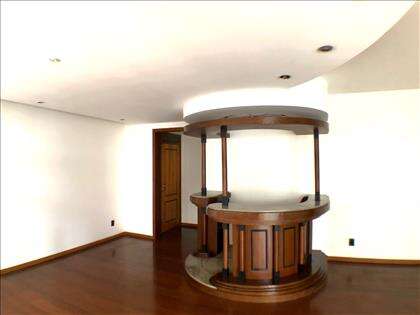 Sala com decoração em gesso e Barzinho
