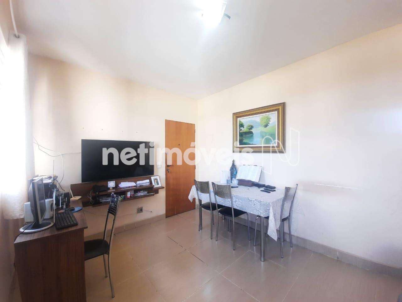 Sala com piso em porcelanato 