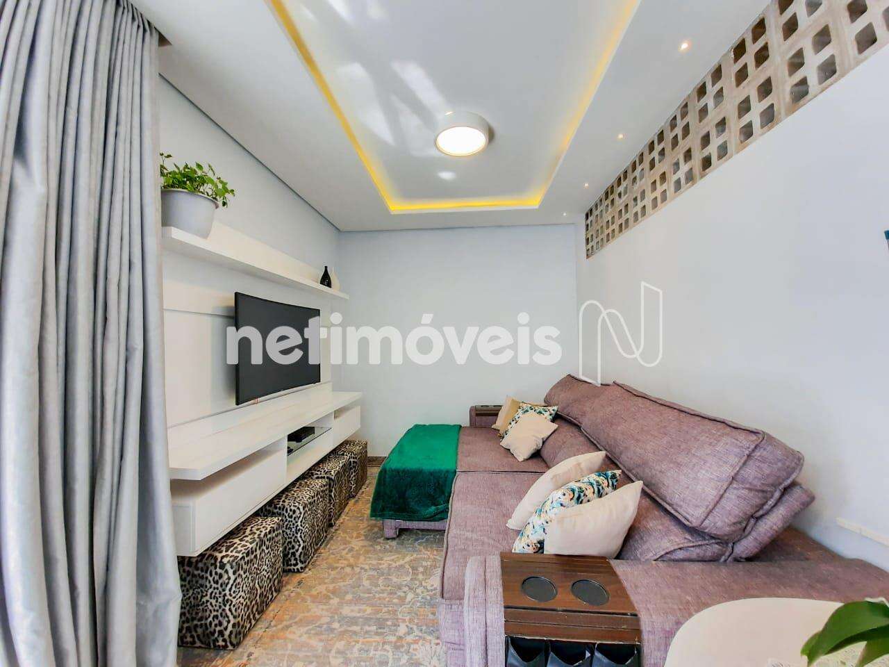 Sala de TV  com painel