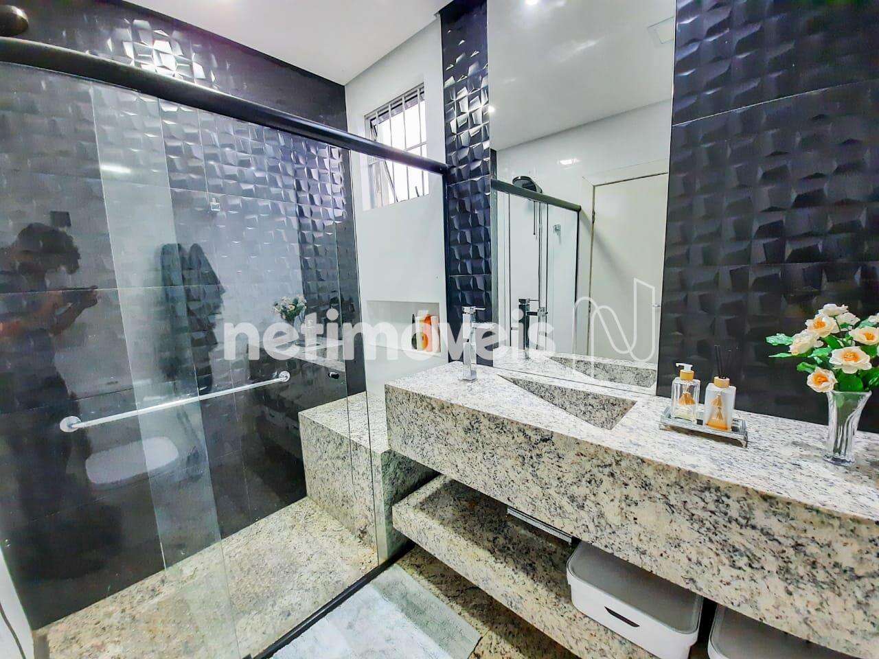 Banho social com acabamento em granito