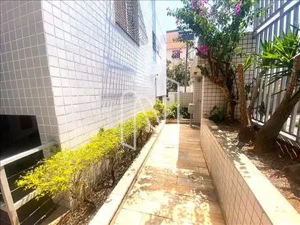 Entrada social do prédio 