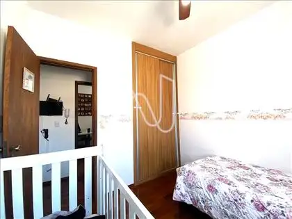 Quarto 2 outro ângulo 