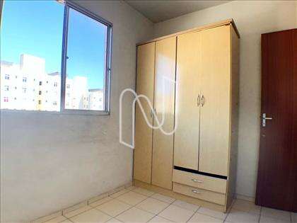 Quarto 2 com Armários