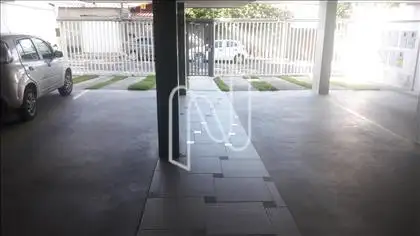 Pilotis, frente para rua 