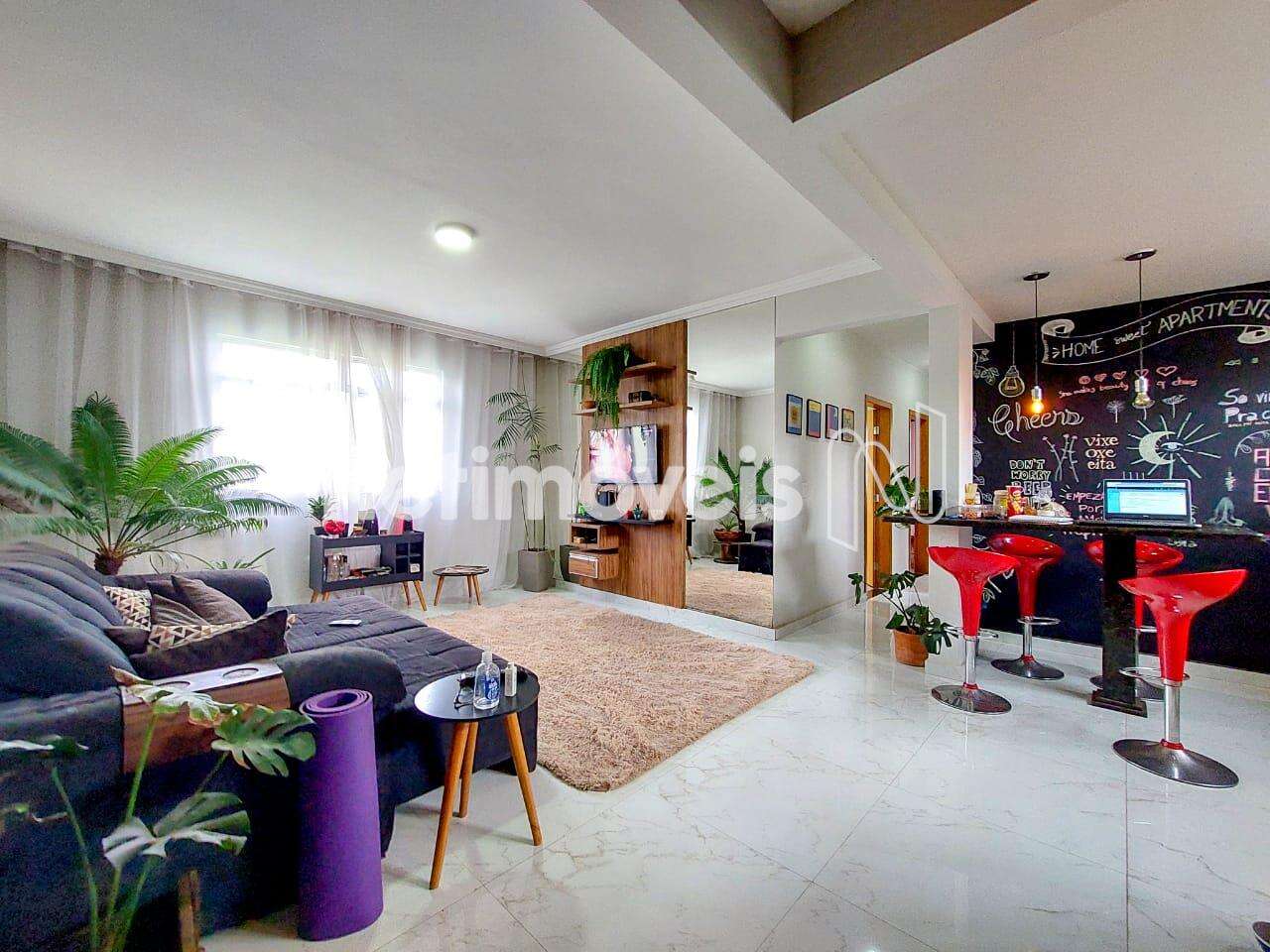 Sala ampla em conceito aberto