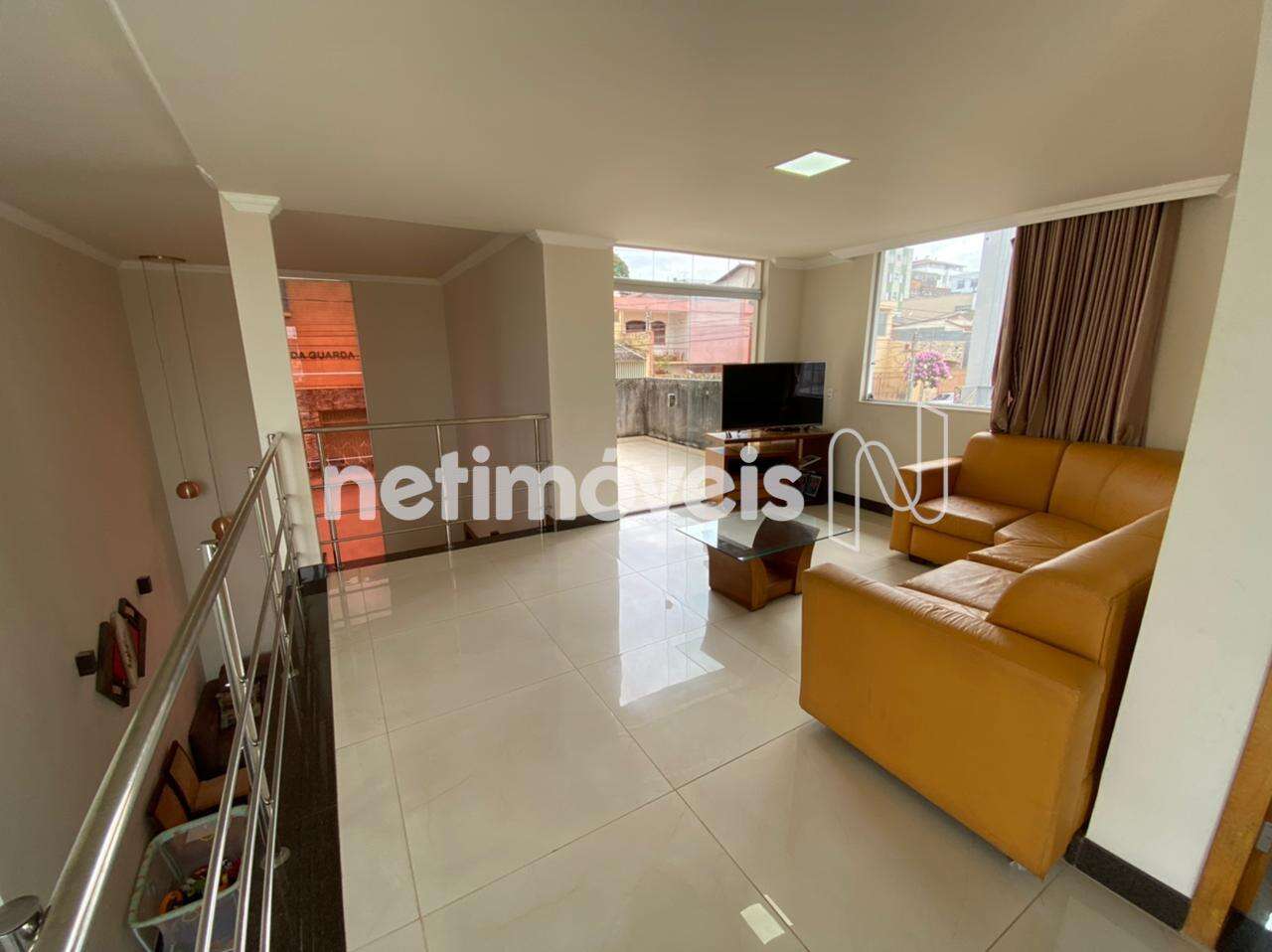 Sala do segundo nível (outro ângulo)