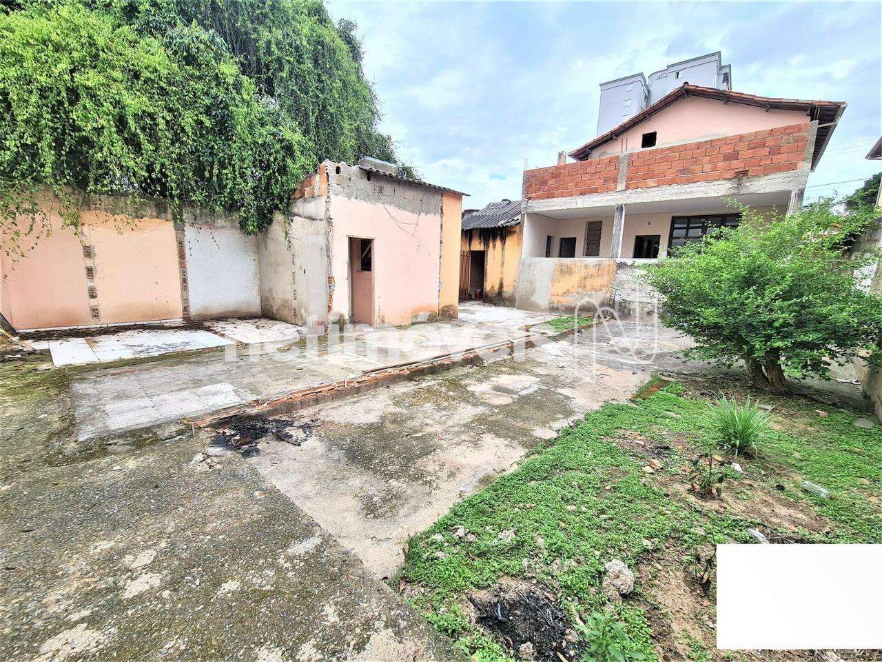 quintal nos fundos da casa