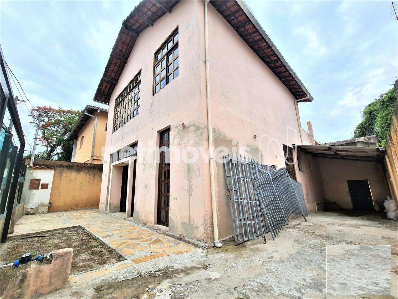 fachada e vagas de garagem 