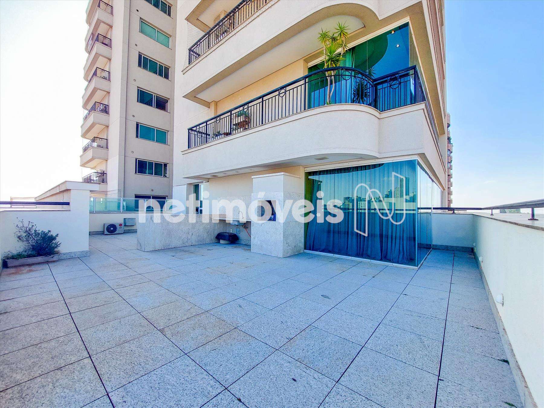 Área externa com espaço gourmet