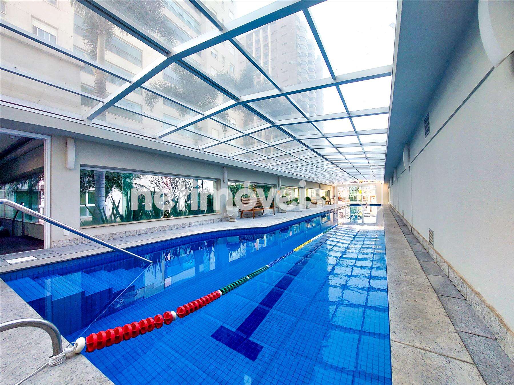 Piscina olímpica coberta 