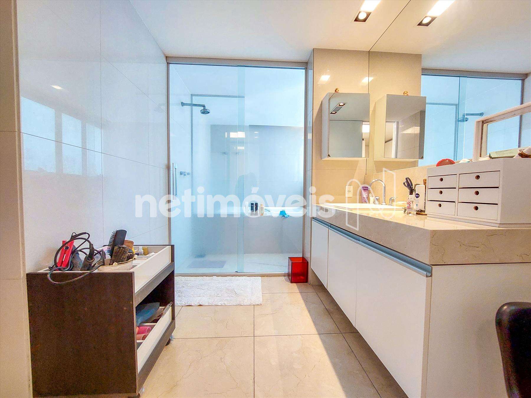 Banho suíte com hidro