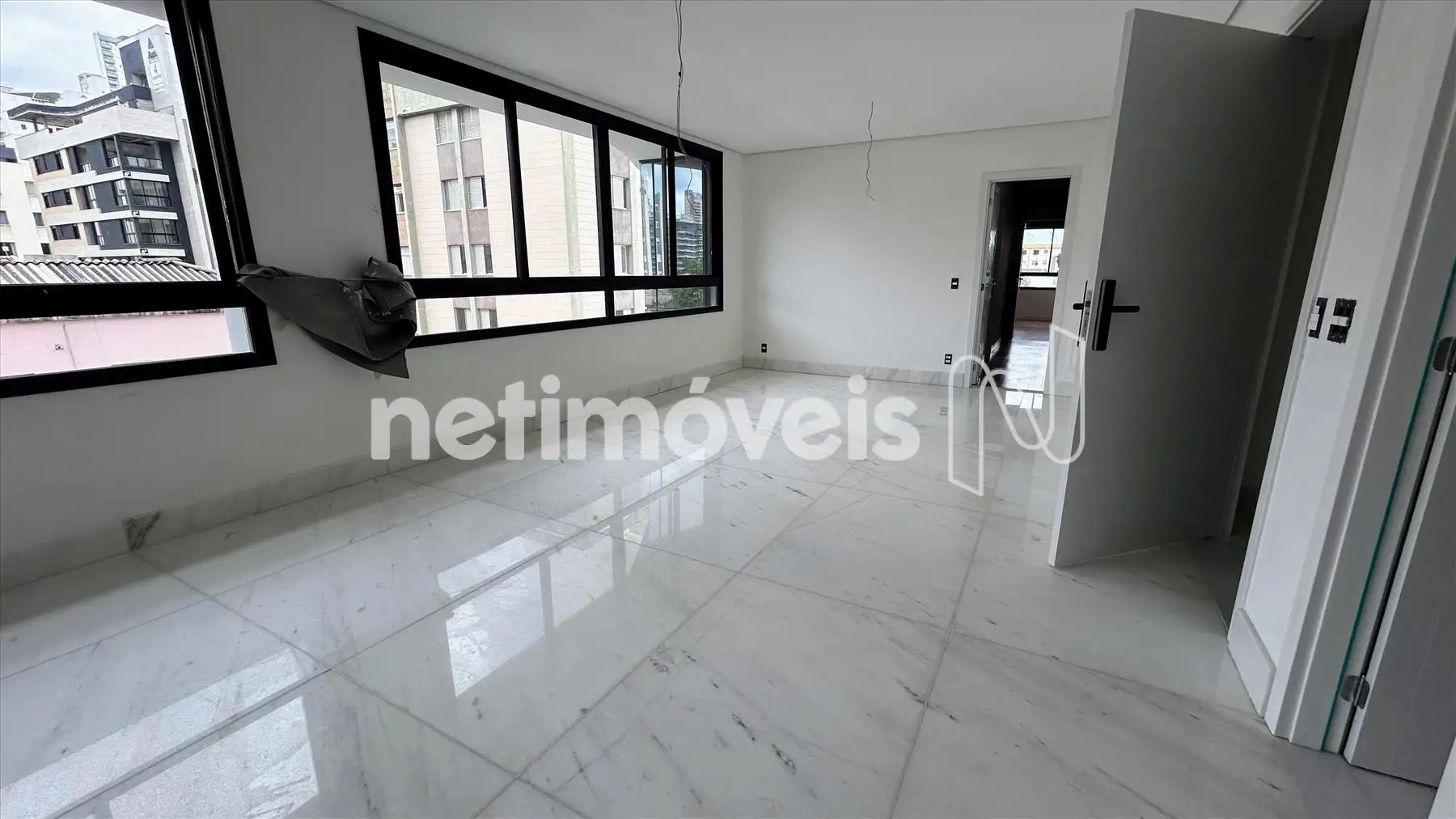 Salão para 03 ambientes