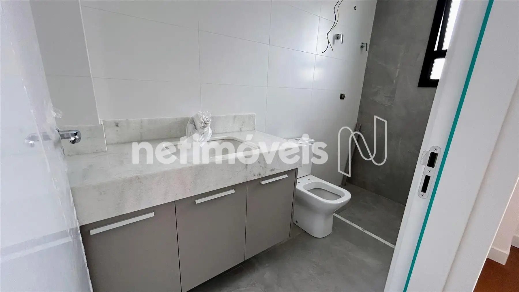 Banheiro suíte Júnior 