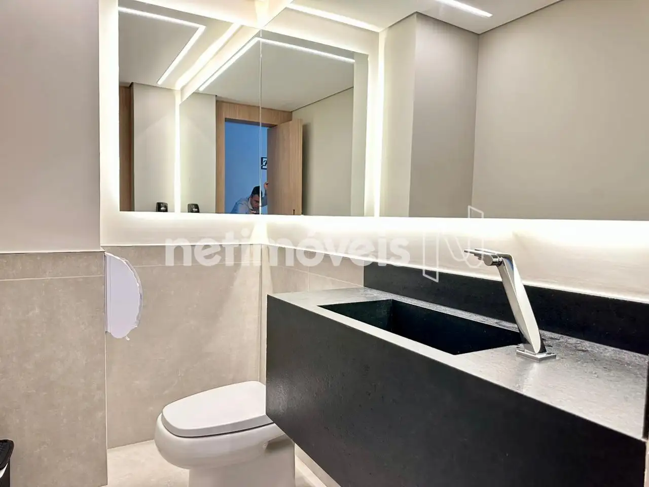 Prédio - Banho Área de Lazer