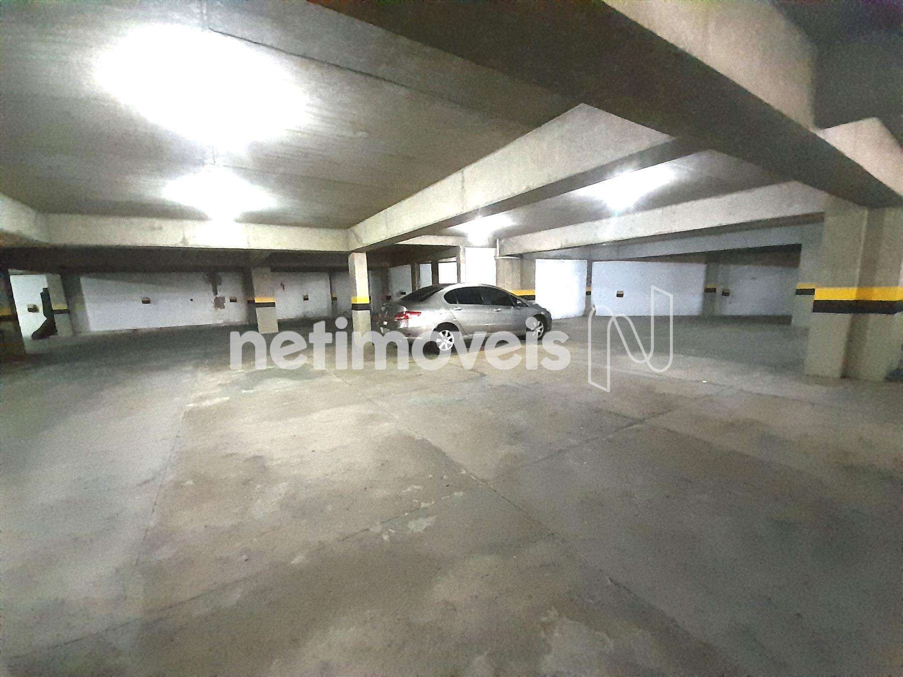 Vaga com fácil acesso de manobra