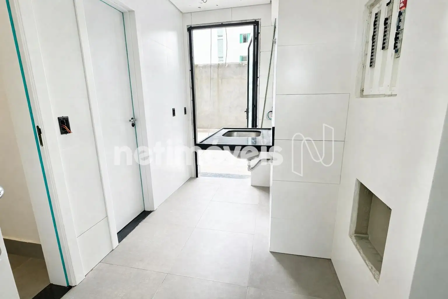 Área de serviços e D.C.E