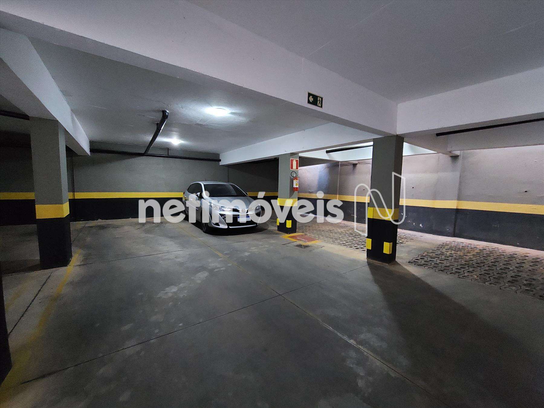 Vagas de garagem para 02 veículos em linha