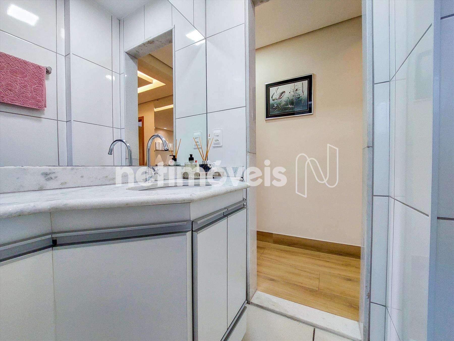 Banho social com armários