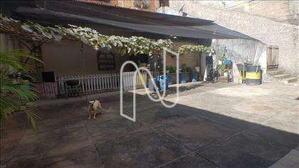 Frente de uma das casas