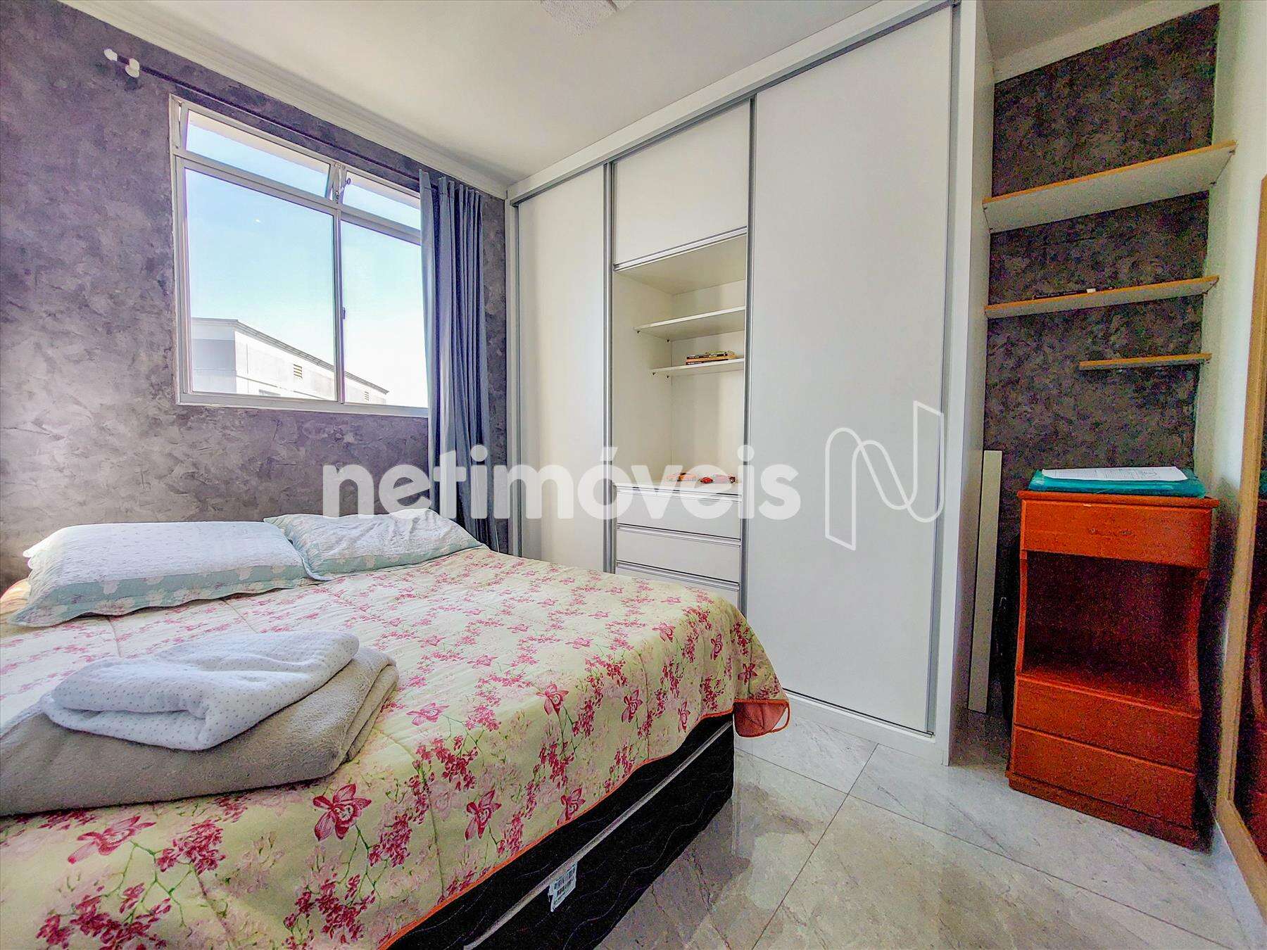 Quarto de casal com armários