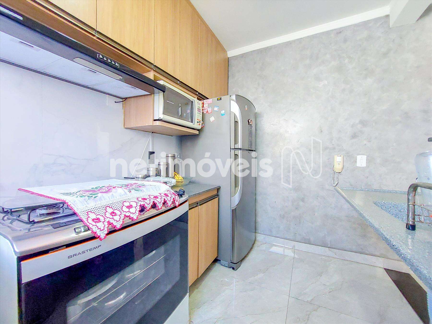 Cozinha com piso em porcelanato