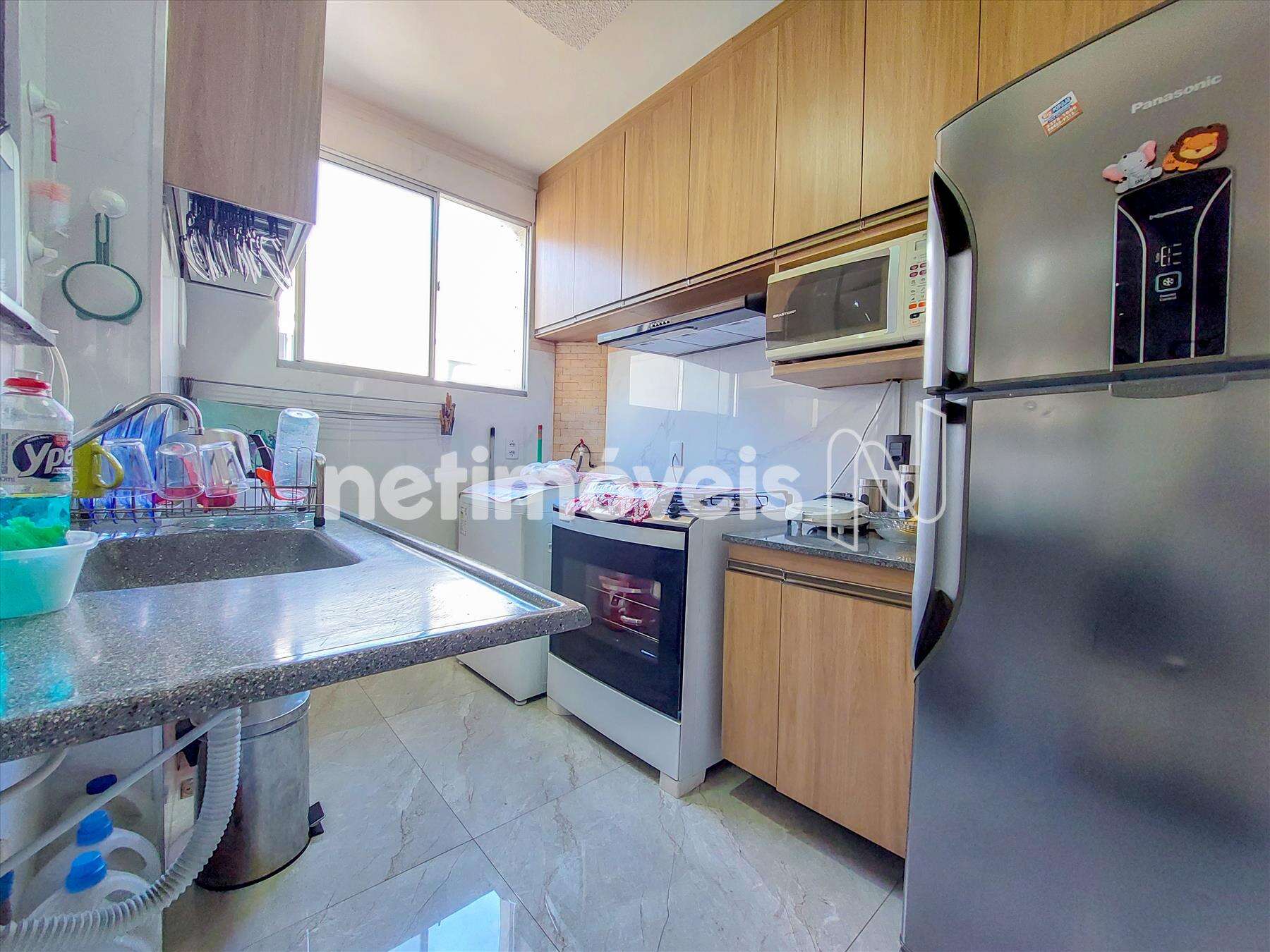 Cozinha com bancadas em granito