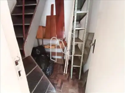  Acesso para segundo piso no quarto empregada