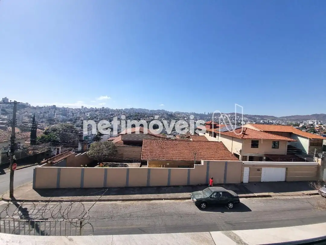 VISTA DA VARANDA E QUARTOS