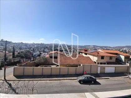 VISTA DA VARANDA E QUARTOS