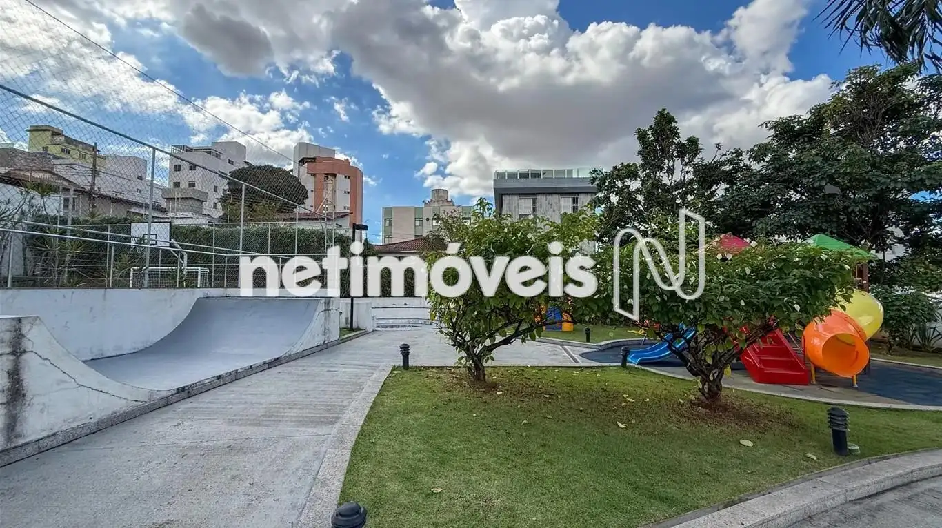 Jardim e rampa de skate
