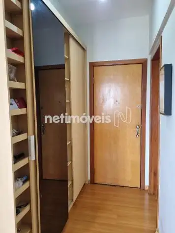 Adega e cristaleira