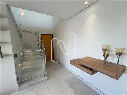 escada acesso segundo piso