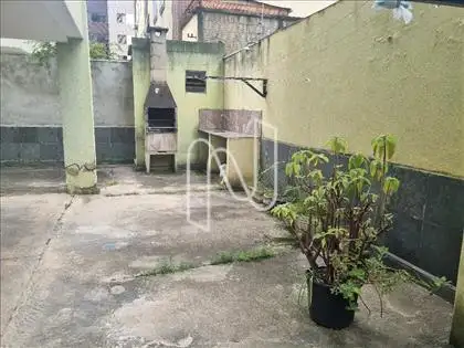 Espaço com churrasqueira
