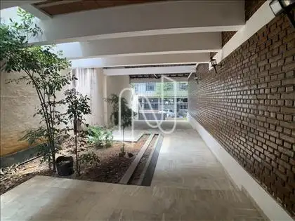 garagem e entrada social
