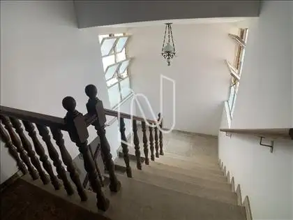 escada ao segundo pavimento