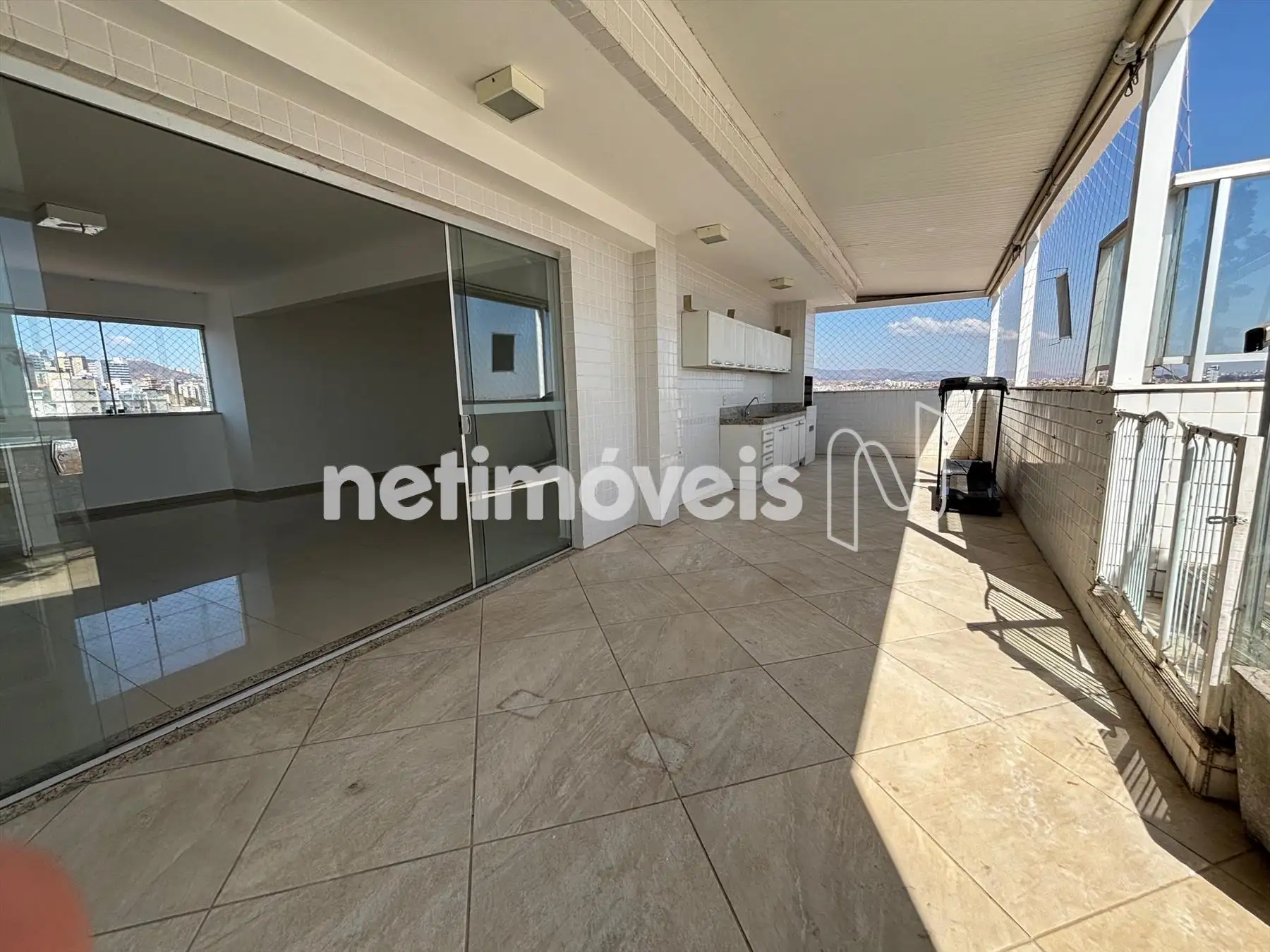 sala e área externa segundo pavimento