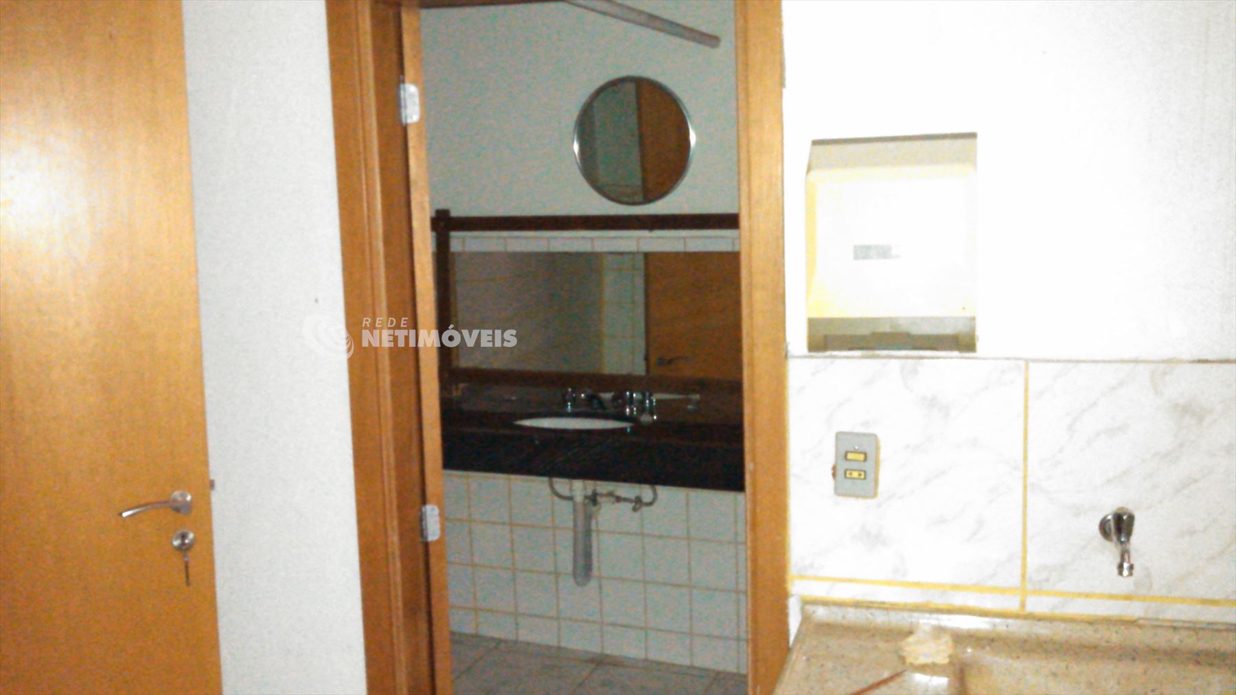 Copa com vista pro banheiro