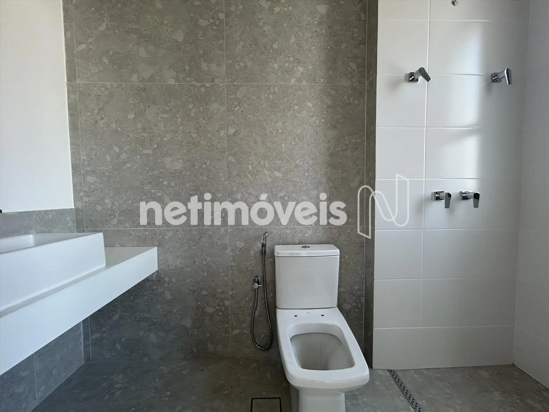 banheiro suite solteiro