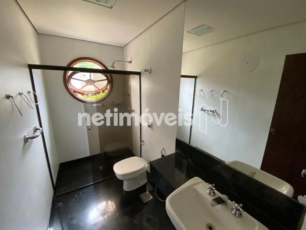 Banho com pia em granito e box em blindex 