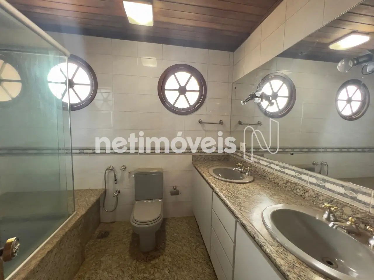 Banho suíte com hidromassagem 