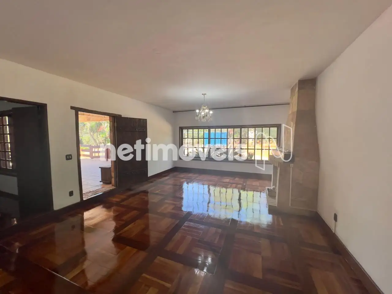 Sala de estar com lareira 