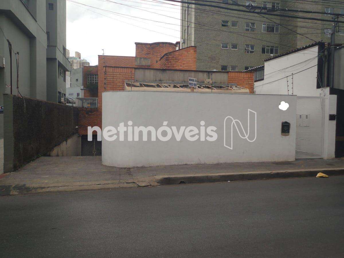 Fachada casa com 3 espaços comerciais