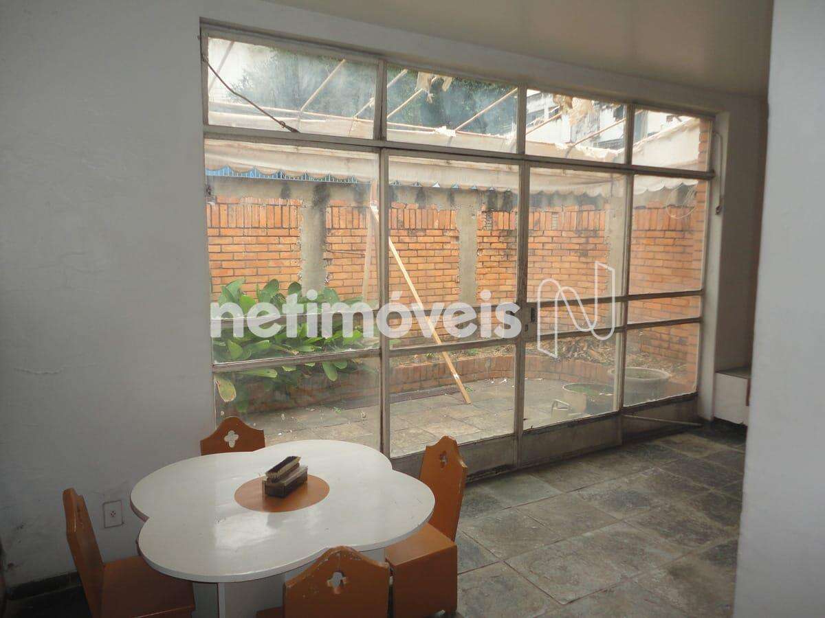 Espaço da sala com varanda