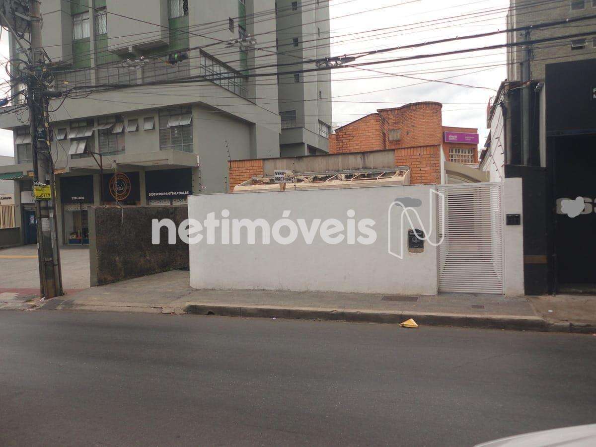 Fachada casa com 3 espaços comerciais