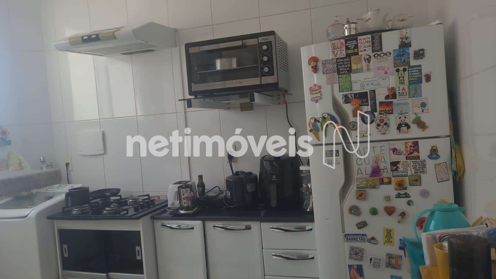 Cozinha com armários embutidos 