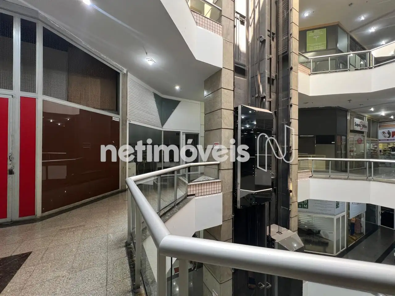 Vista lateral da loja 