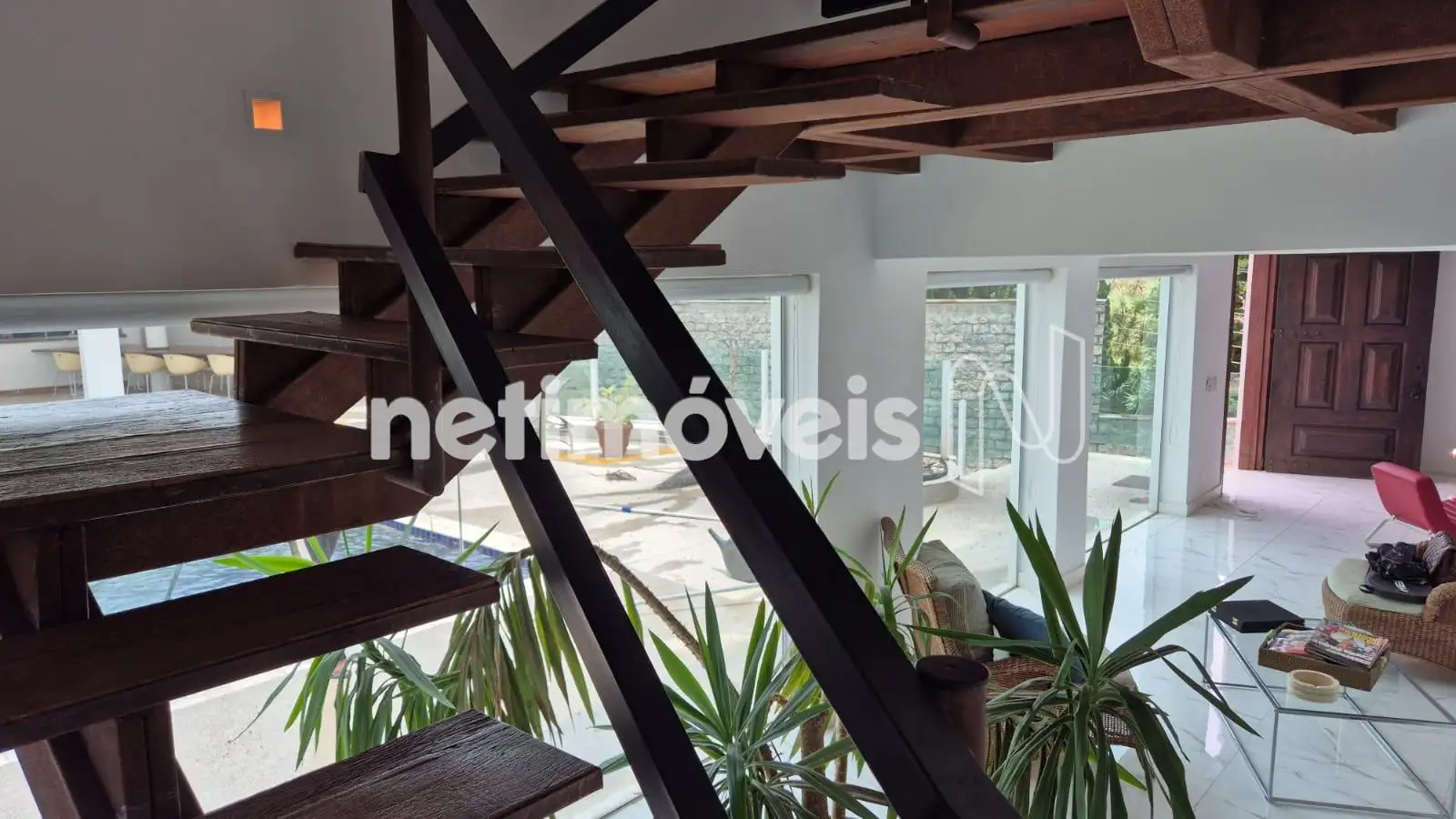 Escada maravilhosa acesso quartos