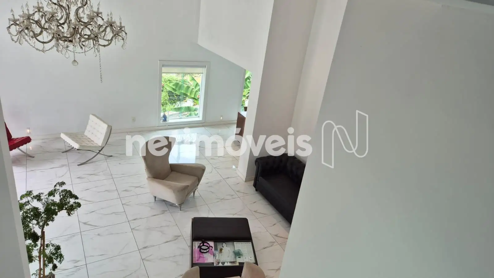 Espaço sala de estar pé direito alto