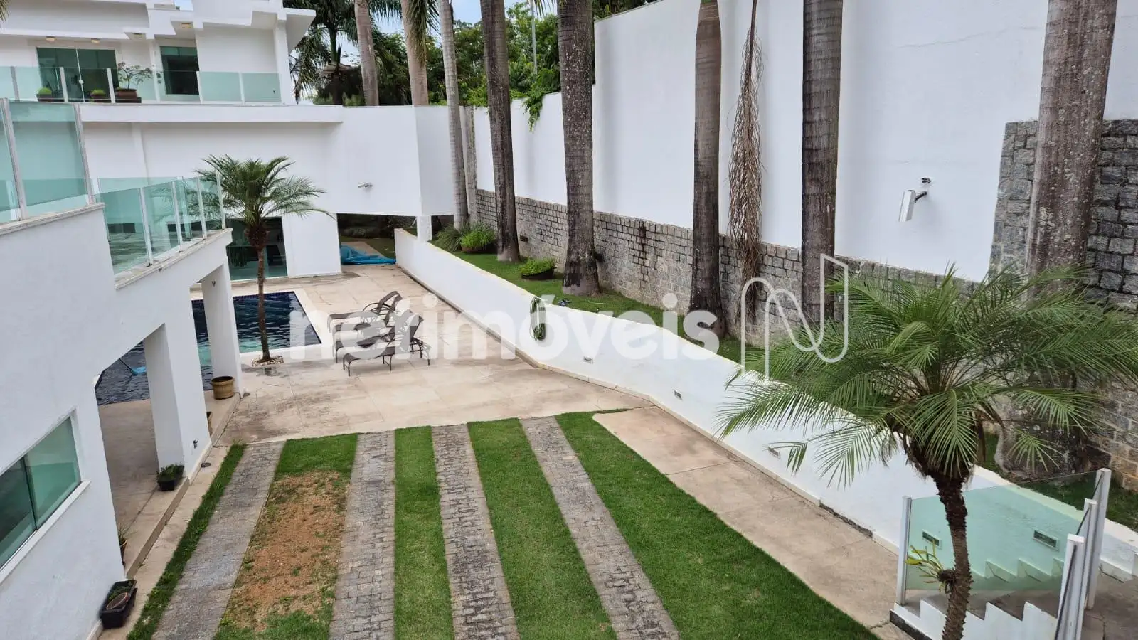 Fachada casa entrada garagem